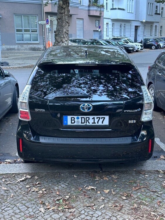 Toyota Prius Plus 244.000 km 8.250 € Berlin 10178