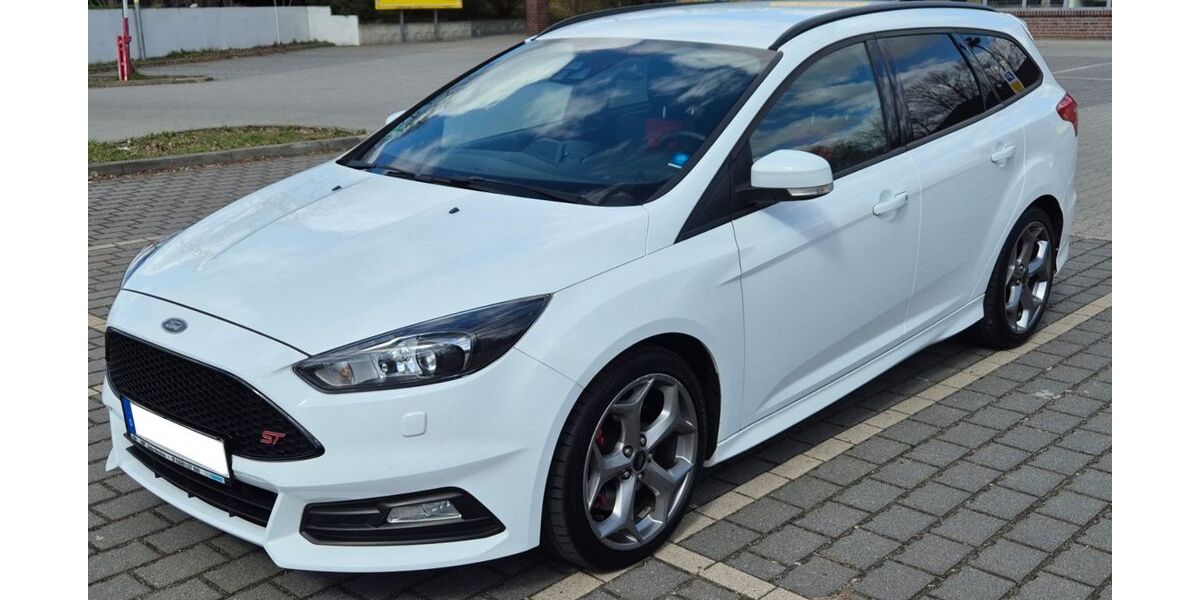 Ford Focus 93.500 km 14.900 &euro; Michendorf 14552