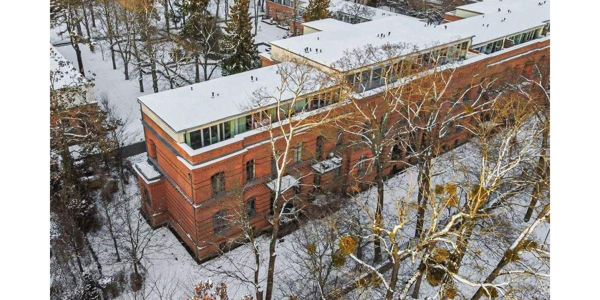 Vermietet: 1-Zimmer-Altbauwohnung (2004 kernsaniert) mit Balkon, Stellplatz und Denkmalschutz 1 zimmer