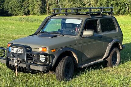 Lada Niva 16.500 km 18.900 &euro; Hennigsdorf 16761