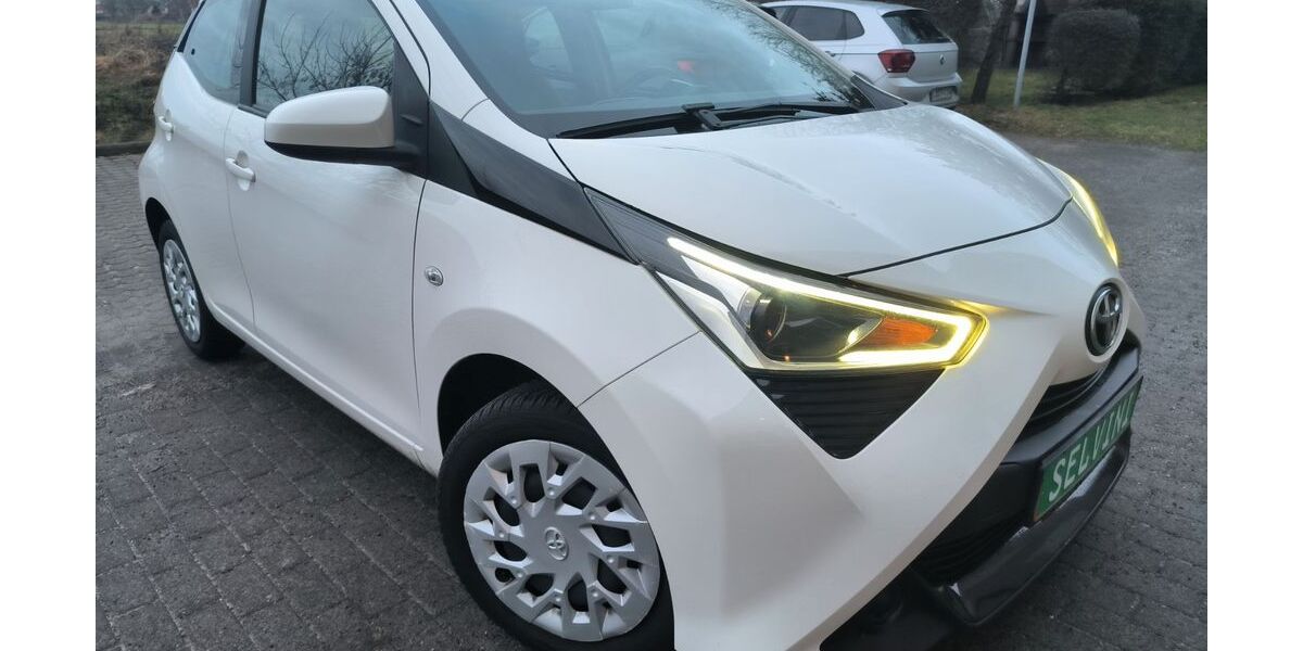 Toyota Aygo (X) 134.000 km 6.990 € Berlin - Schöneberg 10781