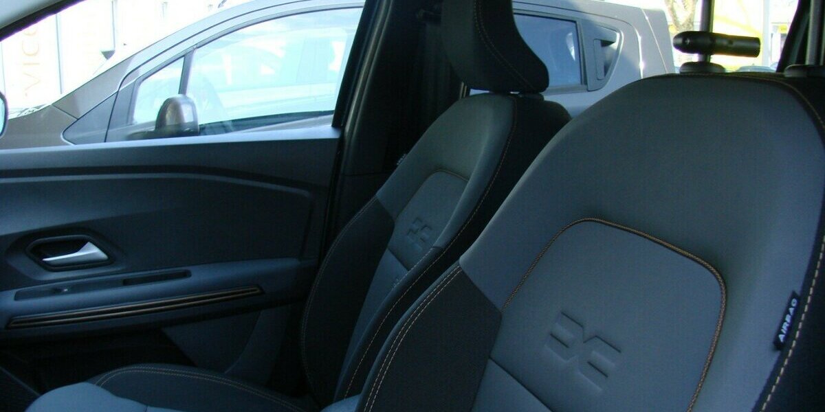 Dacia Jogger 1.6 Hybrid 140 Extreme Tempomat AHK Kamera 40.237 km 19.980 &euro; Falkensee 14612