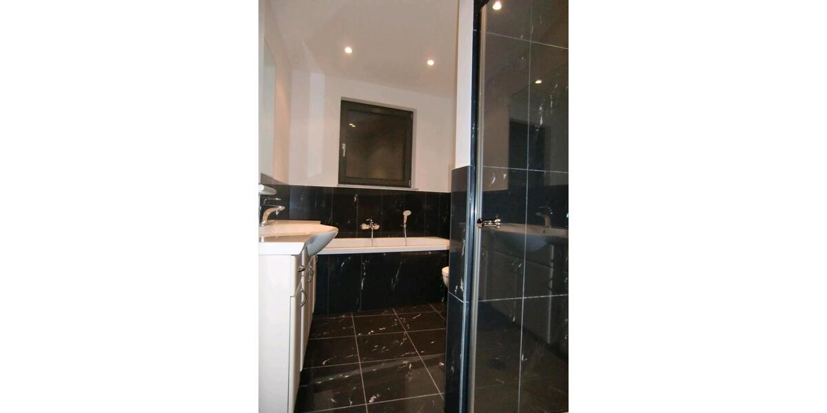 geräumige moderne Mietwohnung mit Balkon in Wald- und Seenähe 3 zimmer