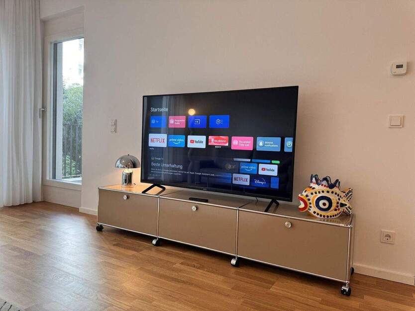 Neubau Kudamm . Olivaer Platz . MÖBLIERT . EBK . HWR . Loggia . Gäste-WC . 3 m Decke 2 zimmer