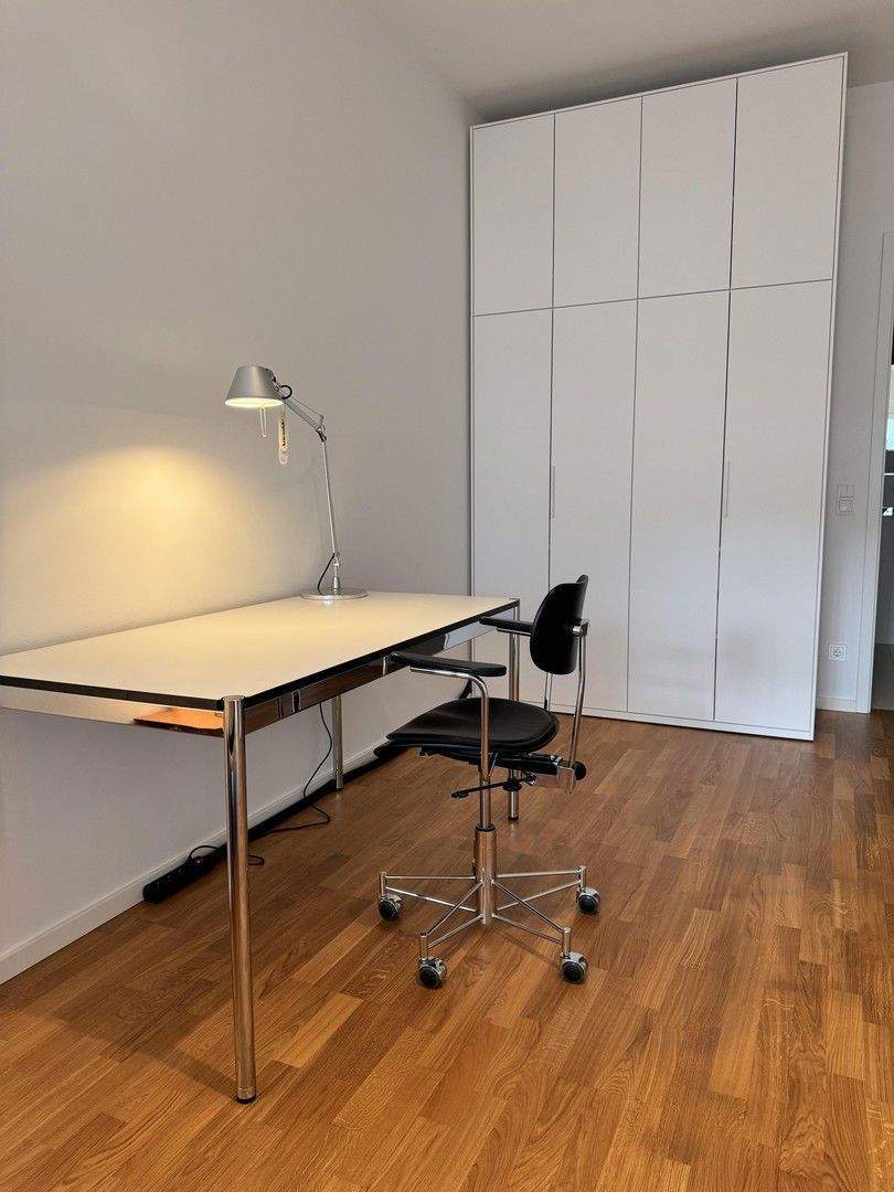 Neubau Kudamm . Olivaer Platz . MÖBLIERT . EBK . HWR . Loggia . Gäste-WC . 3 m Decke 2 zimmer