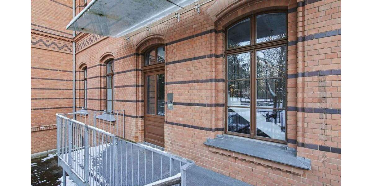 Vermietet: 1-Zimmer-Altbauwohnung (2004 kernsaniert) mit Balkon, Stellplatz und Denkmalschutz 1 zimmer