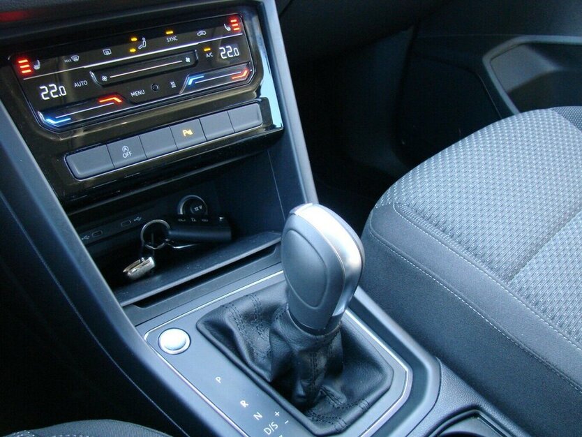 VW Touran 1.5TSI Comfortline 7-Sitzer ACC Standheizun 18.601 km 32.480 € Falkensee 14612