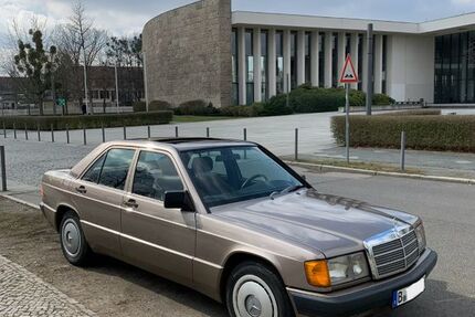 Mercedes-Benz 190 294.000 km 3.700 € Berlin 12209