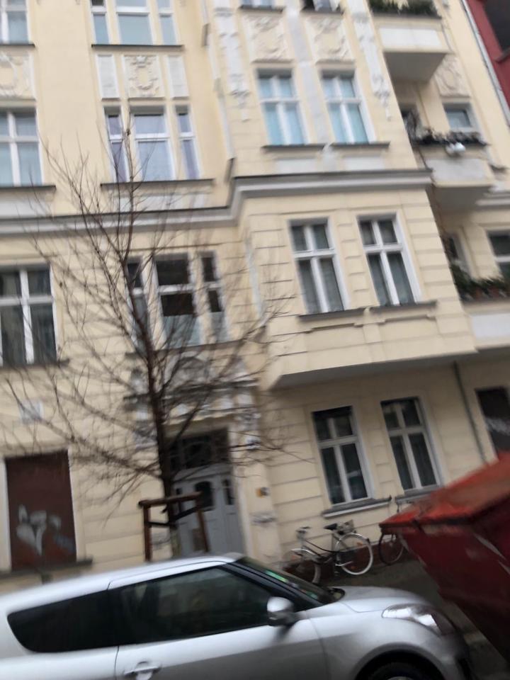Provisionfrei- 3 Zimmer AltbauWohnung im Helmholtzkiez!