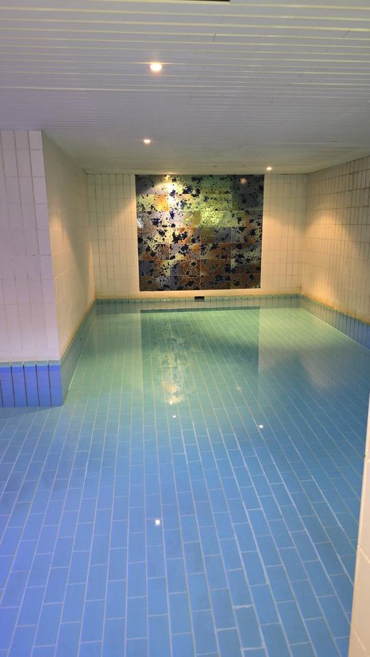 Provisionfrei ! Stunning 2-Bedroom Flat with Lake View & Pool