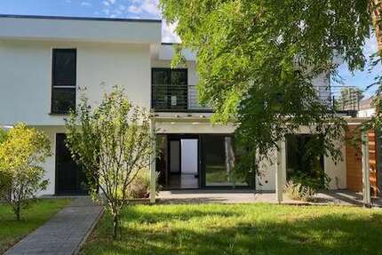 Haus zum Mieten in Potsdam OT Groß Glienicke 3.500 € 200 m² 4 zimmer
