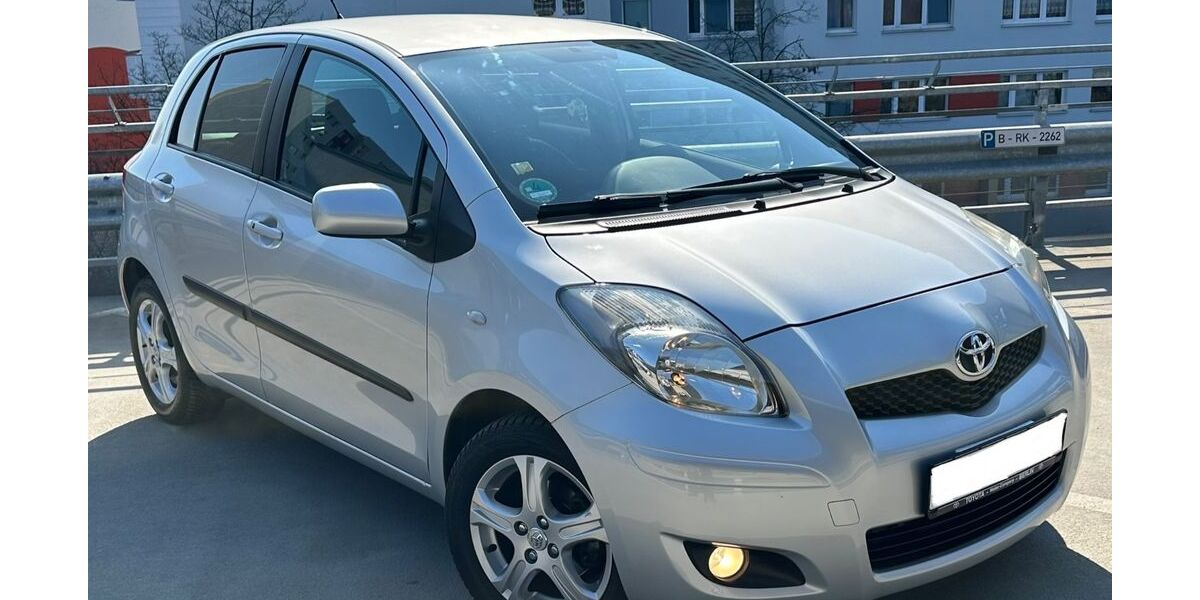 Toyota Yaris 109.000 km 5.900 &euro; Berlin 13053