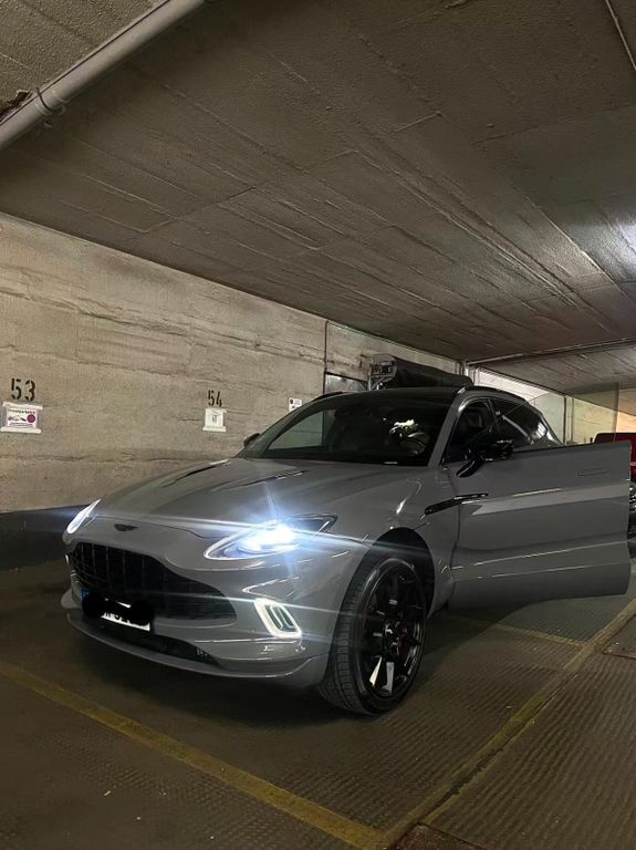 Aston Martin DBX 60.000 km 121.888 € Berlin 10789