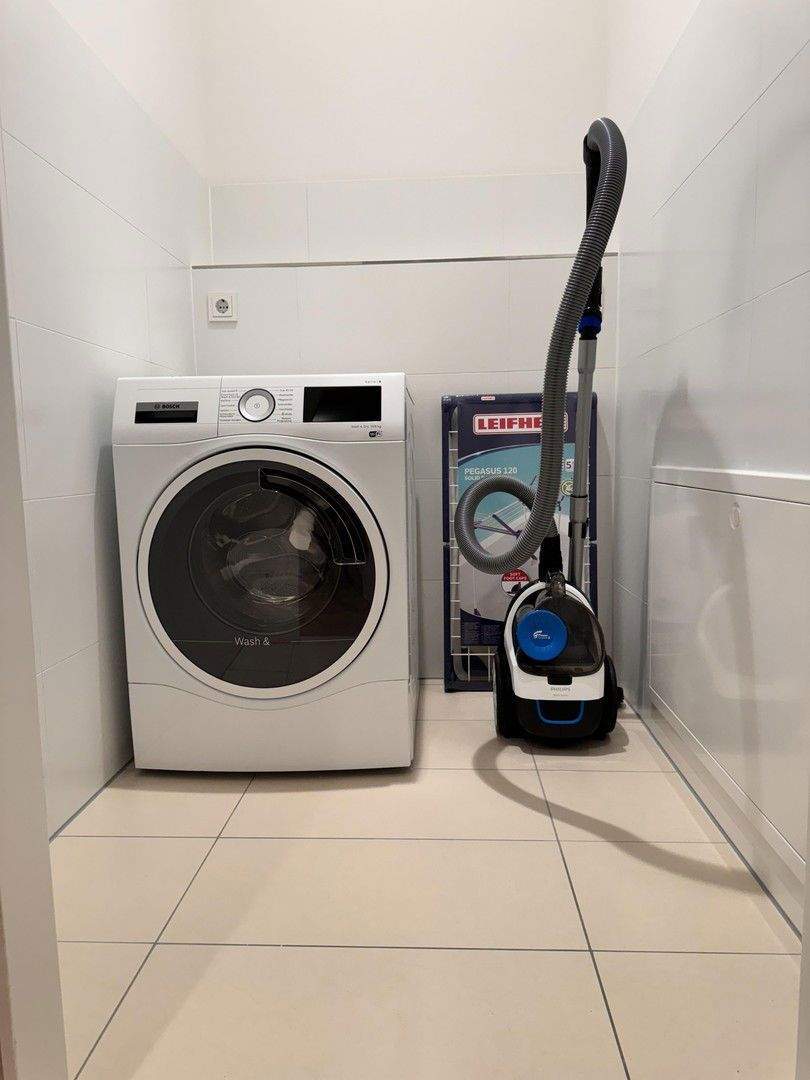 Neubau Kudamm . Olivaer Platz . MÖBLIERT . EBK . HWR . Loggia . Gäste-WC . 3 m Decke 2 zimmer