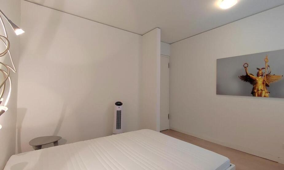 Luxus im Zentrum: ruhige Wohnung mit Pool, Sauna und Gym zimmer