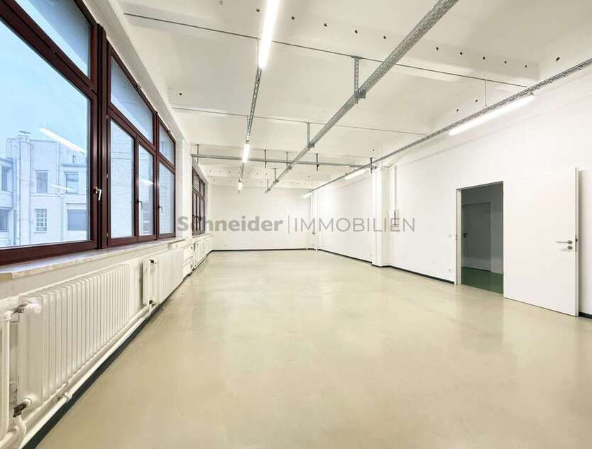 Halle in Berlin 1.818 € 101 m²