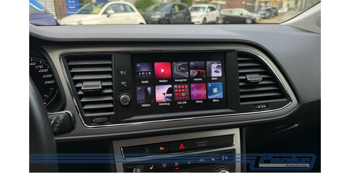 Seat Leon FR Alcantara Navi Sitzheizung SR/WR 85.720 km 12.290 &euro; Berlin 13187