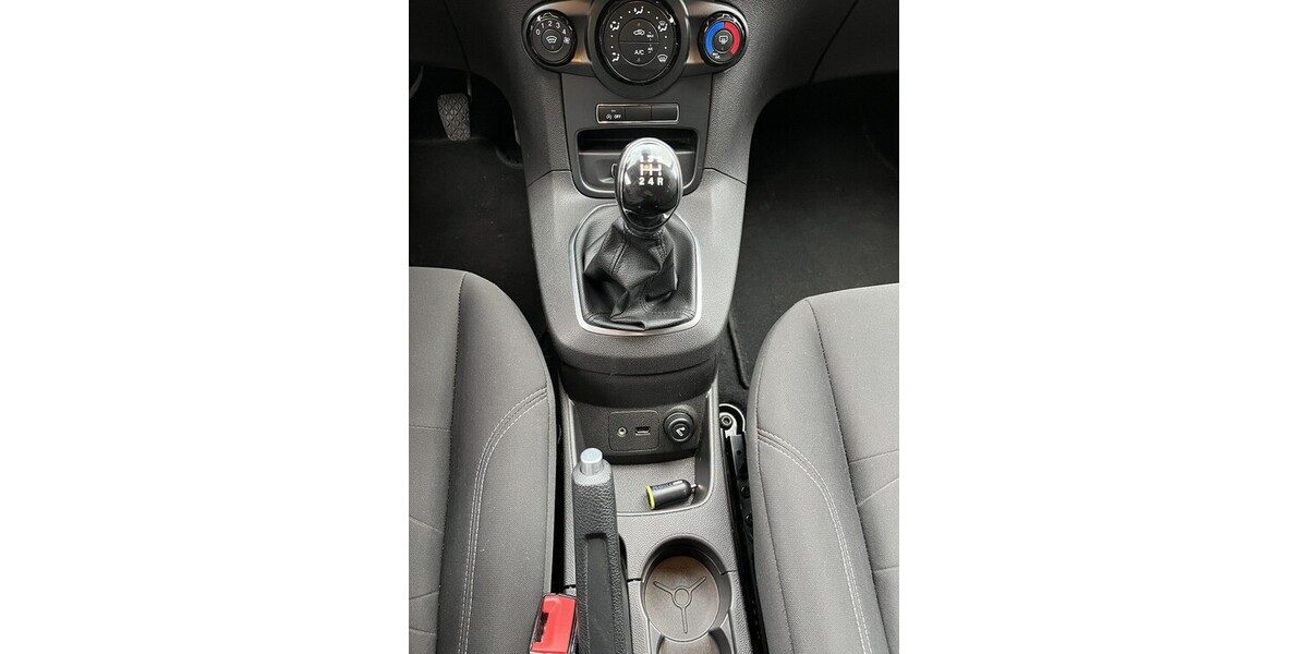 Ford Fiesta 104.950 km 5.200 € Berlin 10178