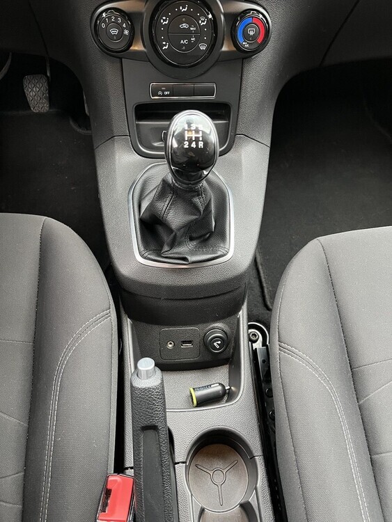 Ford Fiesta 104.950 km 5.200 € Berlin 10178