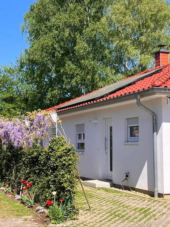 Freundliches Einfamilienhaus im Grünen mit Garten