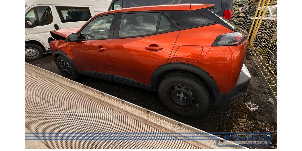 Peugeot 2008 1.2 PureTech 100 Active Pack*Unfall* 21.200 km 6.380 € Berlin 13187