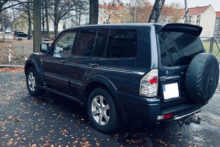 Mitsubishi Pajero 294.700 km 6.299 € Berlin 13587