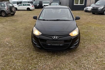 Hyundai i20 100.000 km 5.900 &euro; Groß Kreutz (Havel) 14550