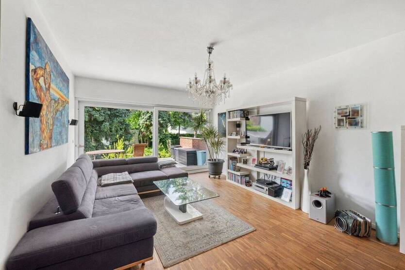 Attraktive Hochparterre Wohnung mit großer Terrasse und Garten in Berlins begehrtem Zehlendorf