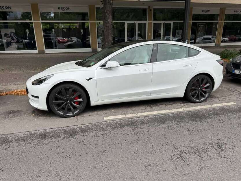 Tesla Model 3 21.000 km 28.900 € Berlin 14059