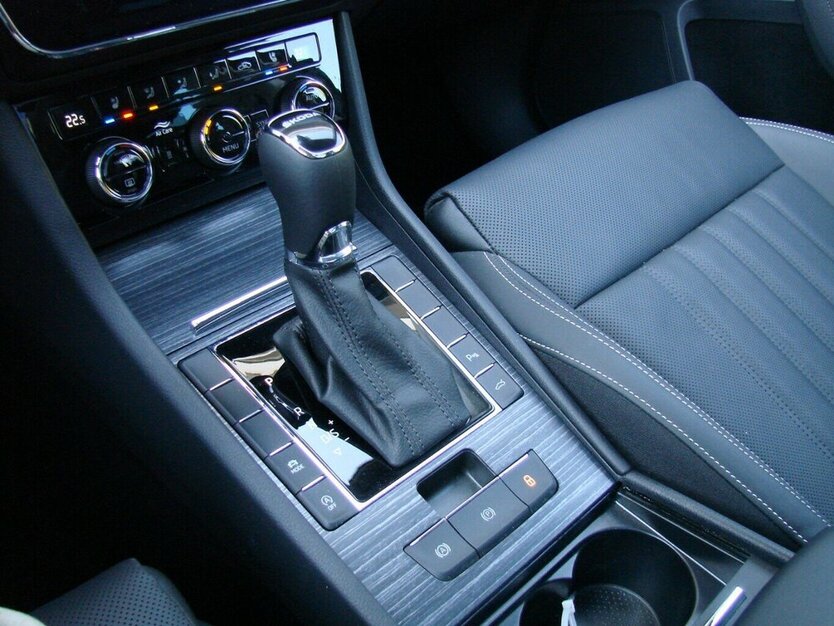 Skoda Superb 2.0TDI Style Pano ACC Columbus Standheizung 26.128 km 34.980 € Falkensee 14612