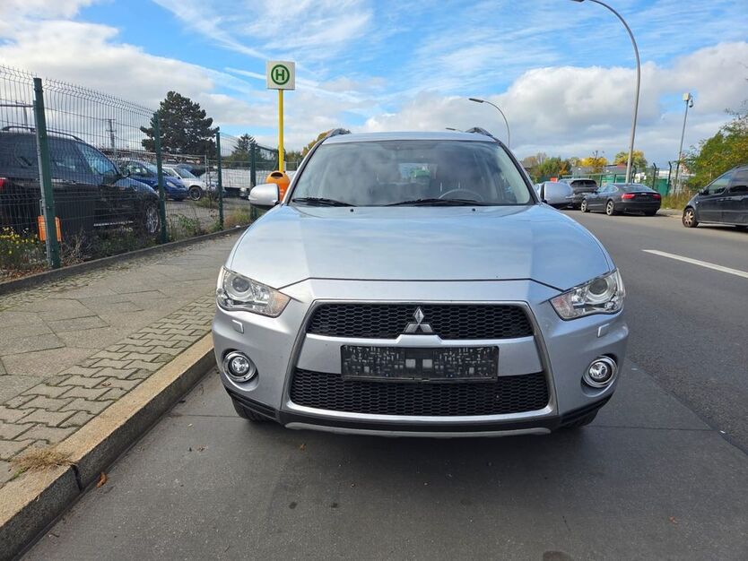 Mitsubishi Outlander 219.361 km 4.999 € Berlin 13597