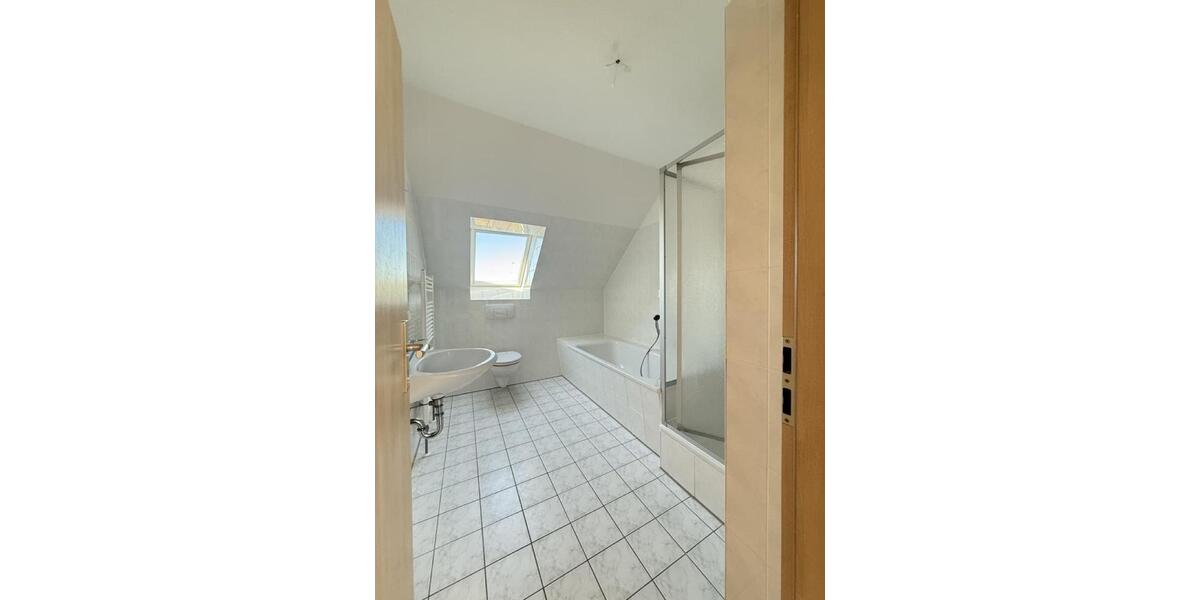 Platz & Weitblick: 4-Zi-Penthouse (111 m²) mit Balkon & Stellplatz – zentral in Ludwigsfelde 4 zimmer