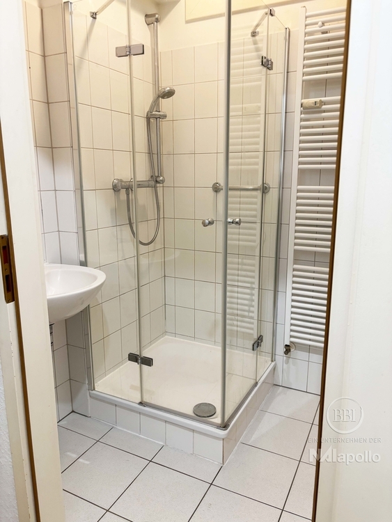 PRAKTISCHE HOCHPARTERRE-WOHNUNG MIT GROSSEM BALKON IM BEGEHRTEN BAYERISCHEN VIERTEL! 2 zimmer