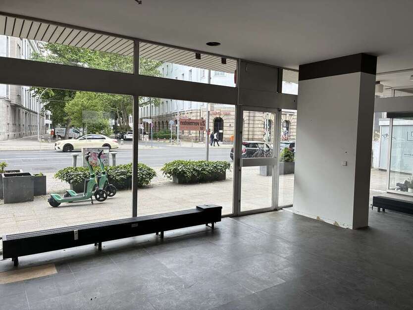 Einzelhandel in Berlin 2.525 € 96 m²