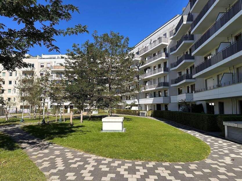 Modernes Studio-Apartment mit Terrasse in Lichtenberg, vermietet.