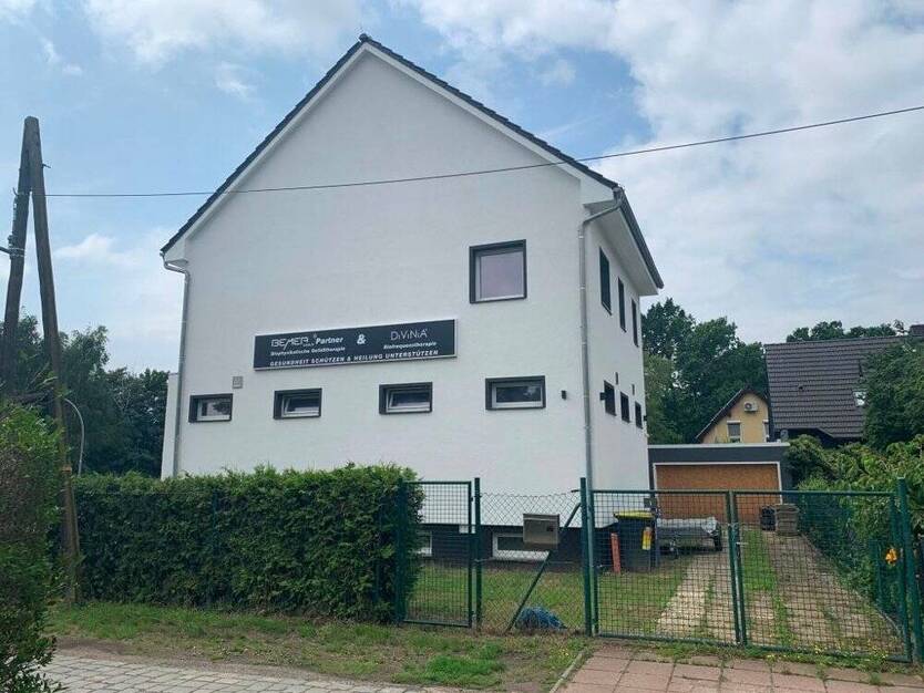 Provisionsfrei im Auftrag des Gläubigers Verkauf durch Versteigerung: Wohn- und Geschäftshaus in Berlin-Rudow
