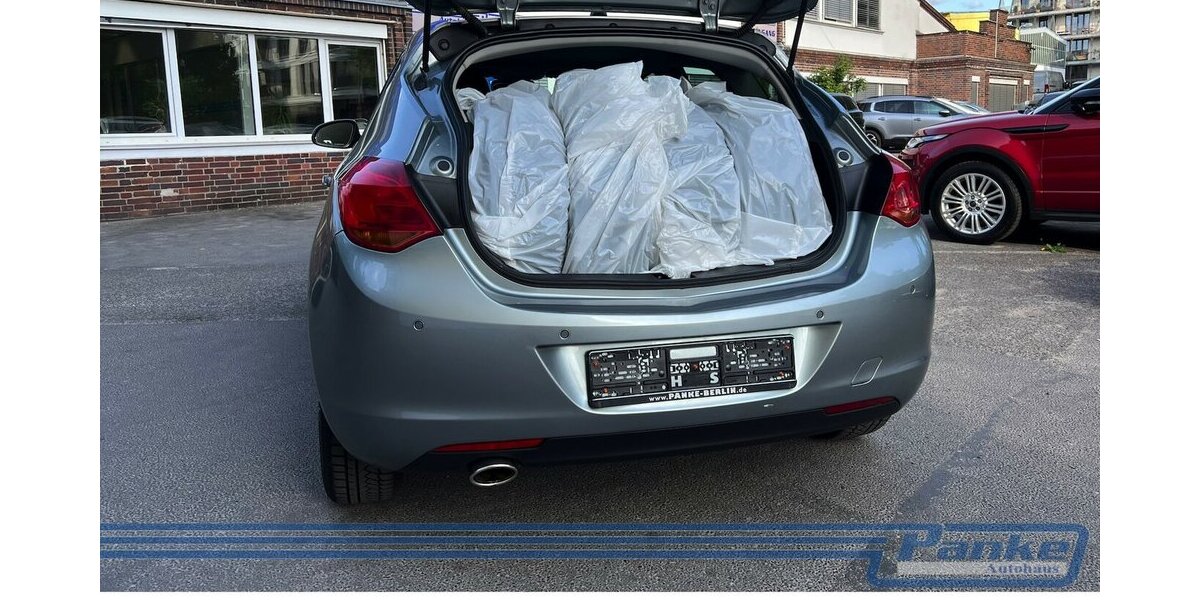 Opel Astra 1.4 150 Jahre *SHZ*PDC*AUX*Teilleder* 112.935 km 6.890 &euro; Berlin 13187