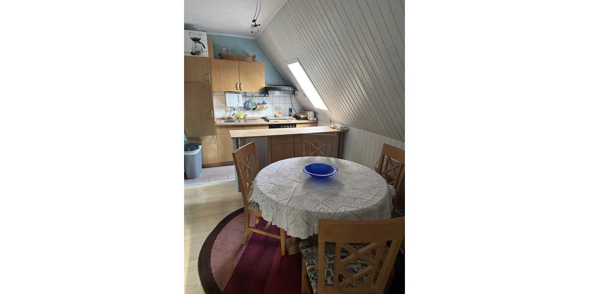 Großzügiges Einfamilienhaus (Mehrgenerationenhaus) in verkehrsberuhigter Seitenstraße 8 zimmer