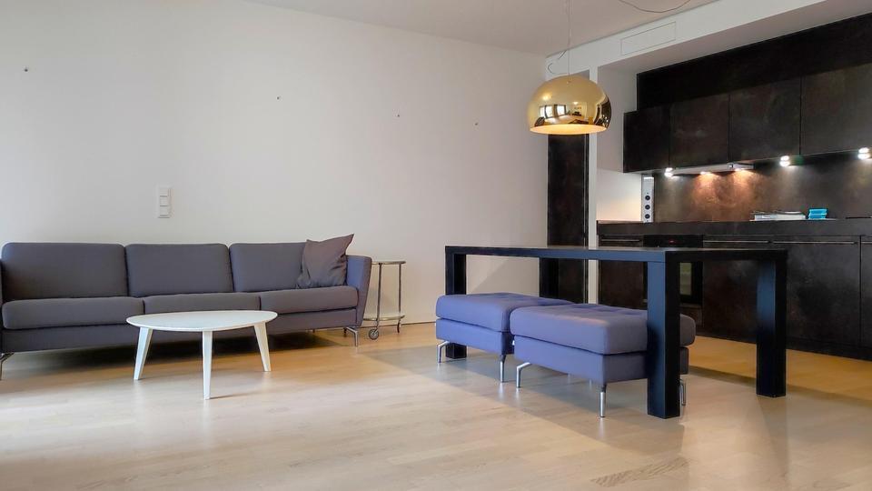 Luxus im Zentrum: ruhige Wohnung mit Pool, Sauna und Gym zimmer