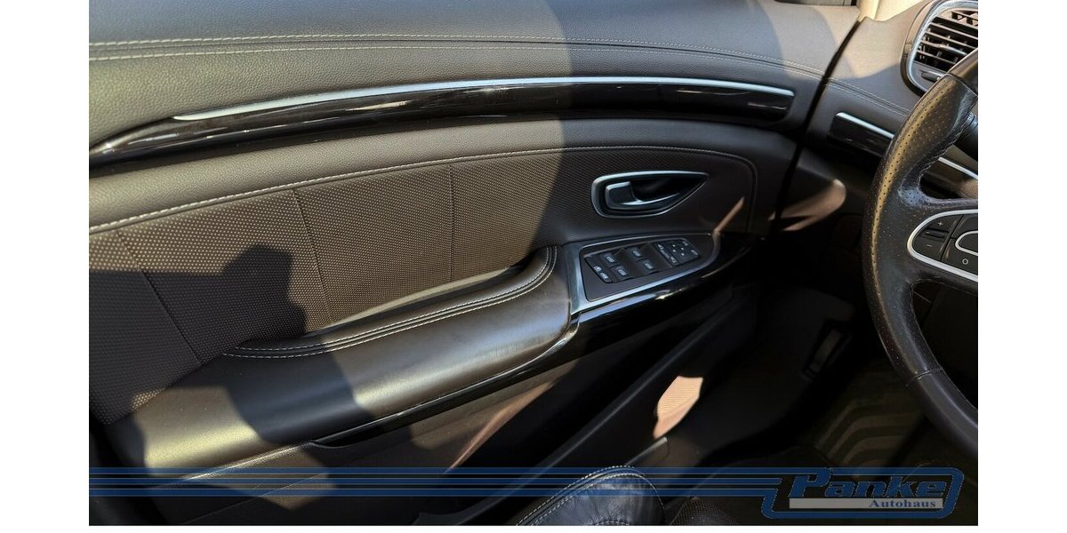 Renault Espace Initiale Paris*Pano*7-Sitz*HUD*TV*1-Hand* 141.944 km 16.490 &euro; Berlin 13187