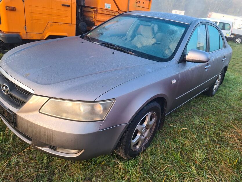 Hyundai SONATA 296.000 km 1.999 € Berlin 13597