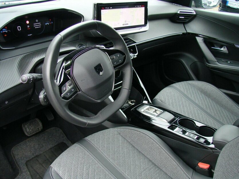 Peugeot 2008 1.2 Allure ACC MirrorLink Kamera LED 16.743 km 20.980 € Falkensee 14612