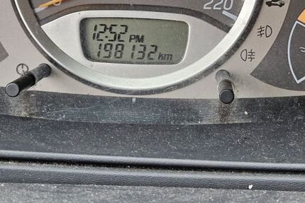 Nissan Almera Tino 198.132 km 999 &euro; Berlin 13051