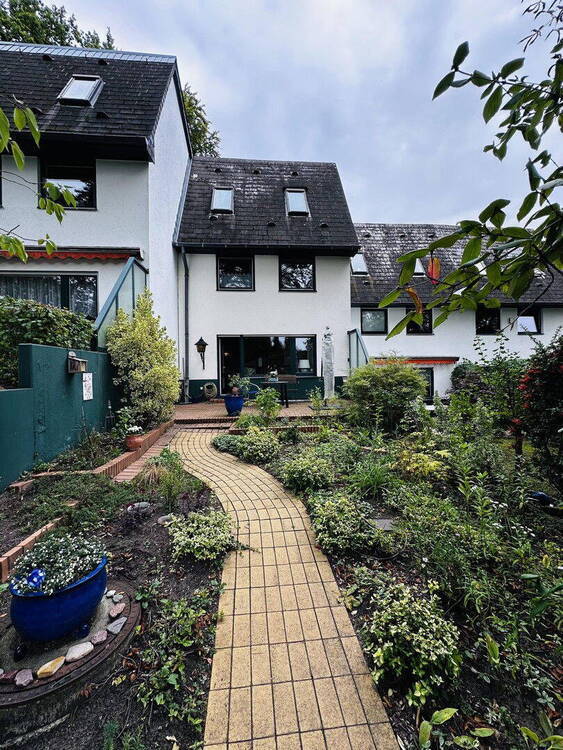 Gepflegtes Reihenmittelhaus in Wannsee mit Garten und Garage