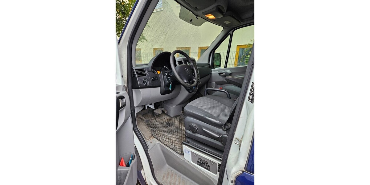 Mercedes-Benz Sprinter 3,5-T Kasten 321.100 km 7.497 € Berlin 10178