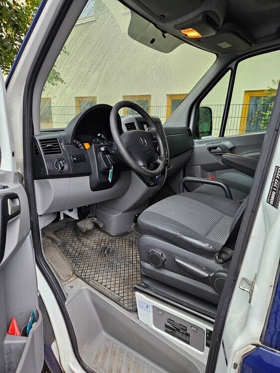 Mercedes-Benz Sprinter 3,5-T Kasten 321.100 km 7.497 € Berlin 10178
