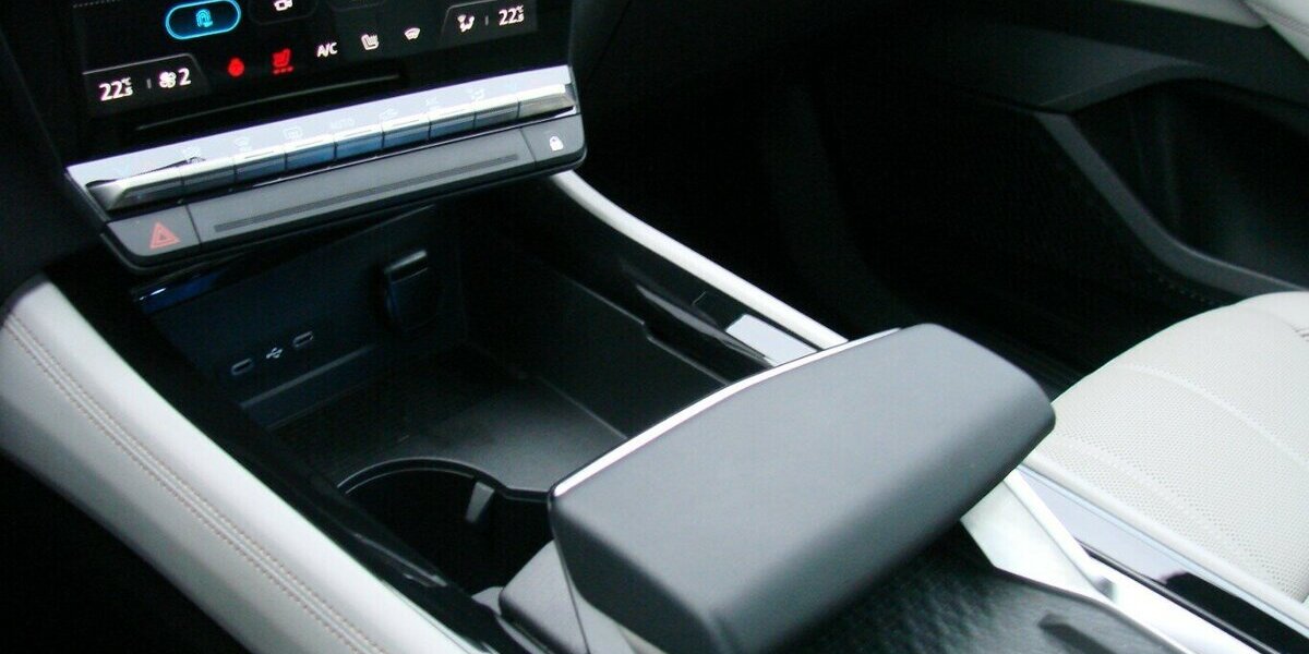 Renault Espace Iconic 6 eTech Hybr 4Contr H&K Matirix Pano 29.698 km 33.980 &euro; Falkensee 14612