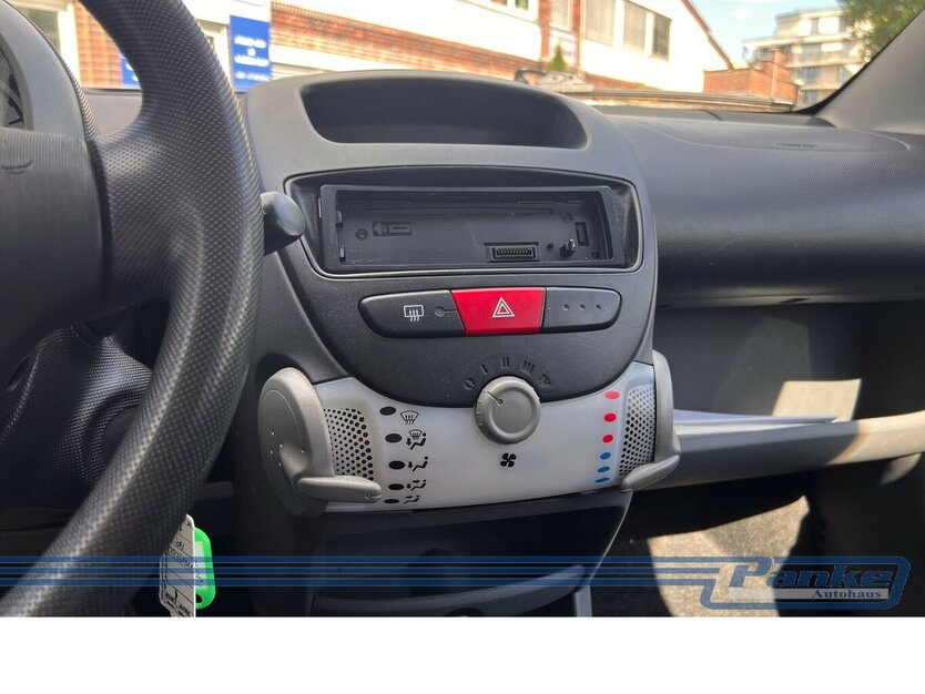 Peugeot 107 1.0 Petit Filou 70* 01/25 letzter Service * 47.106 km 2.990 € Berlin 13187