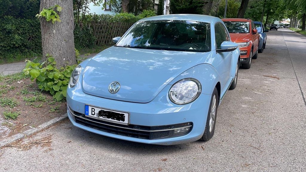 VW Beetle 82.000 km 9.499 &euro; Berlin 12057