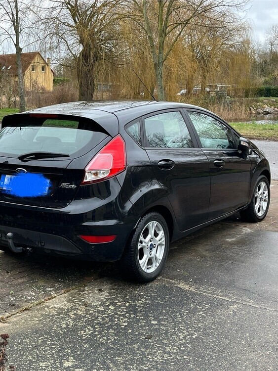 Ford Fiesta 104.950 km 5.200 € Berlin 10178